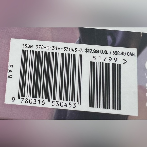 Official Fornite Outfit Hardcover Book, Collectors Edition, Battle Royale - Picture 4 of 10